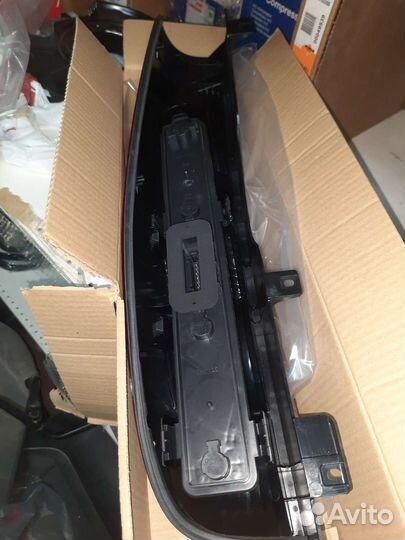 Фонарь задний правый на мерседес 639