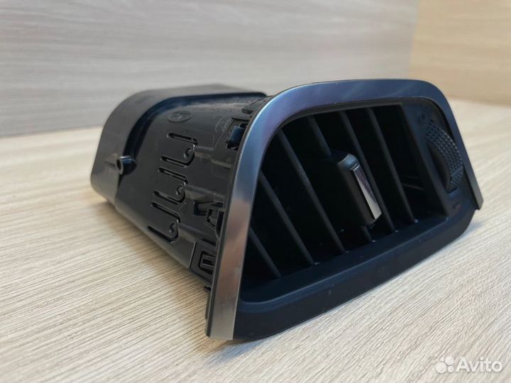 Воздушный дефлектор салона левый LADA X-Ray