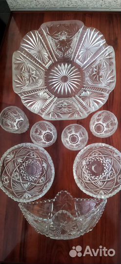 Хрустальные вазы и стаканы