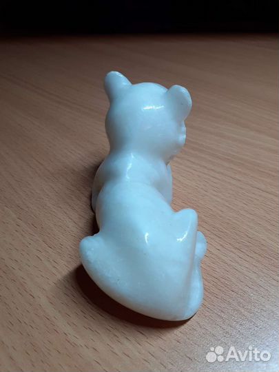 Мраморная статуэтка лев