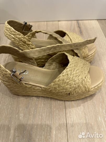 Босоножки женские