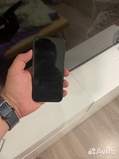 Телефон iPhone 13