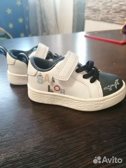 Кроссовки детские