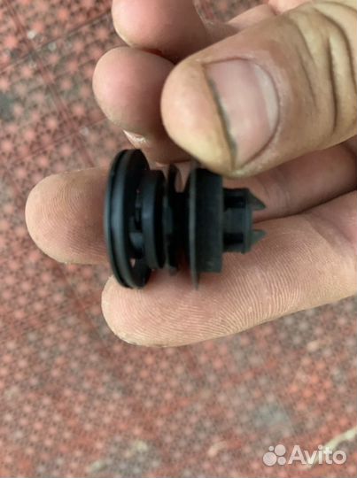 Клипсы автомобильные