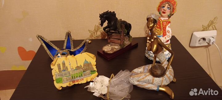 Сувениры, открытки, статуэтки