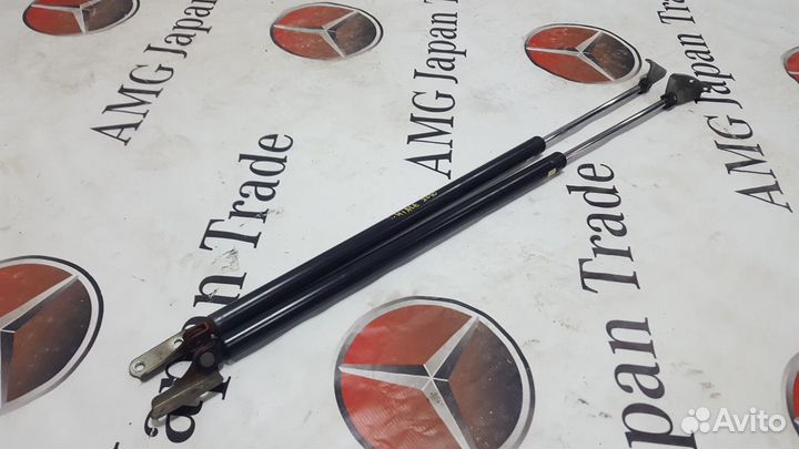 Амортизаторы крышки багажника Toyota Hiace LH129