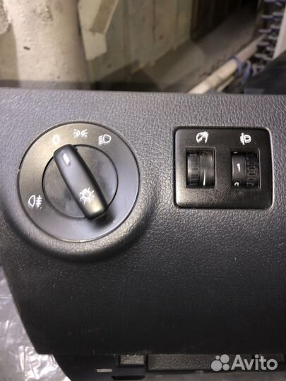 Накладка торпедо левая volkswagen caddy 4