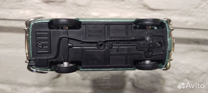 Aston Martin DB4 1/43