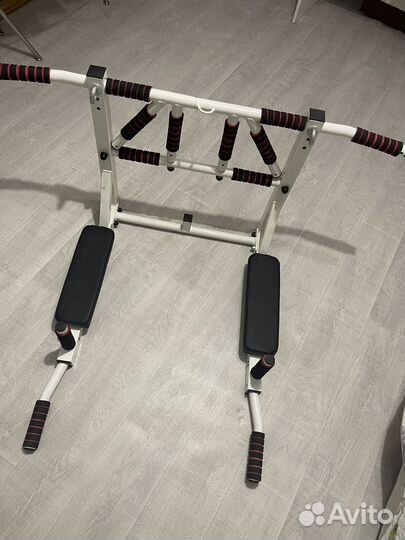 Турник настенный