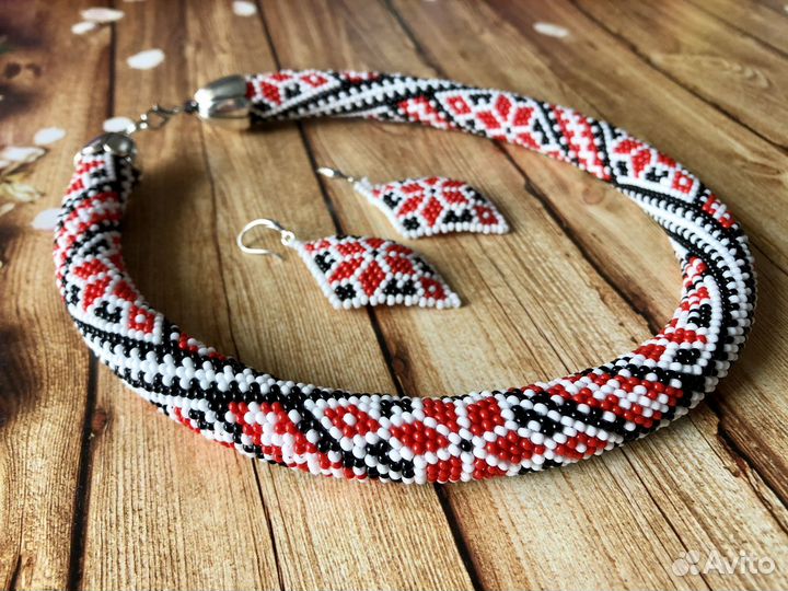 Колье жгут из бисера