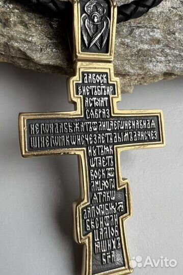 Крест и гайтан