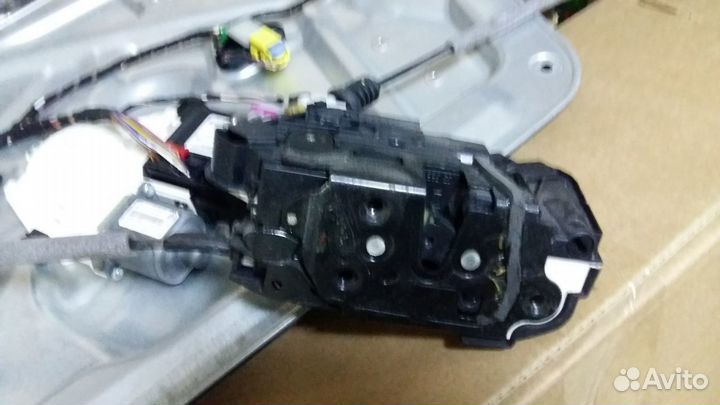 Передний правый замок на тигуан (tiguan)