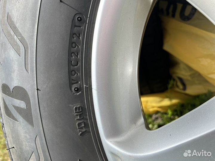 Продам резину Bridgestone 215/65/16 дисками