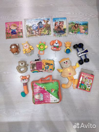 Развивающие игрушки для малышей пакетом