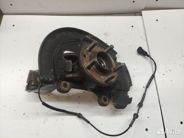 Кулак поворотный передний левый Freelander 2 2007