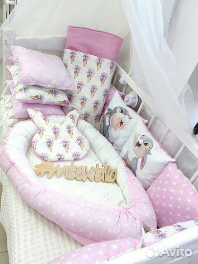 Комплект в детскую кроватку бортики кокон простынь