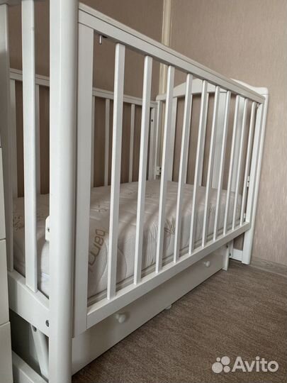 Детская кроватка с маятником Лель