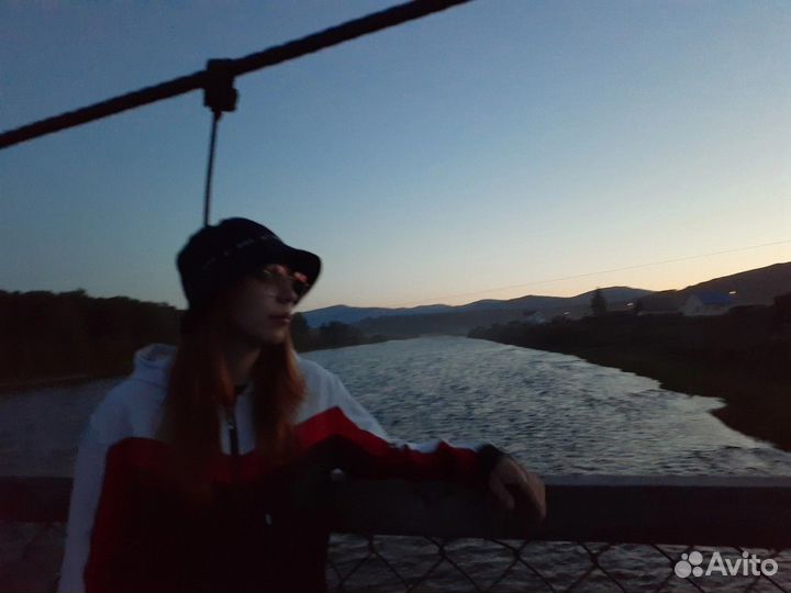 Официант, администратор гостиницы