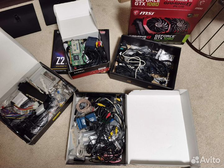 Коробки от компьютерных плат