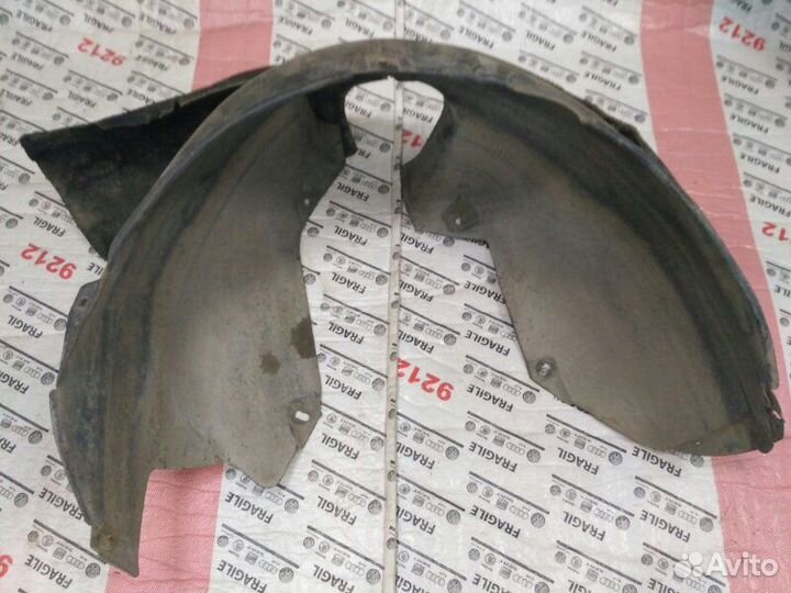 Подкрылок задний левый Ford Mondeo 1 1993-2000