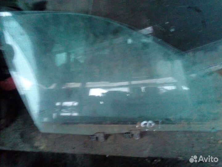 Правое стекло двери Хендай соната.2005-6 г