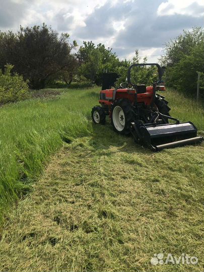 Покос травы трактором