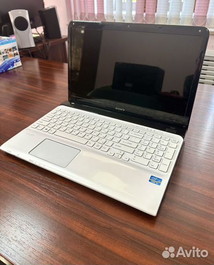 Ноутбук Sony Vaio sve151j11v