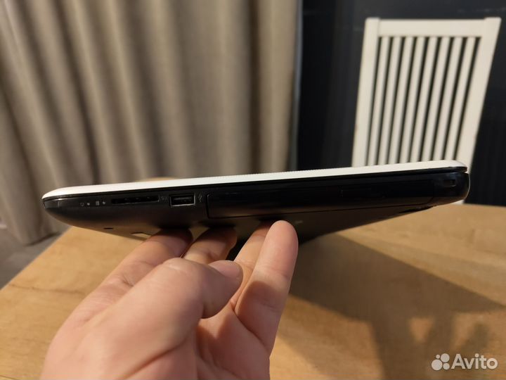 Hp pavilion 15 i3 6006U/8Gb DDR4/SSD+HDD/FullHD