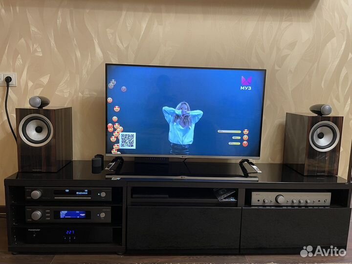 Bowers & Wilkins 705 Signature Datuk Ebony Wood