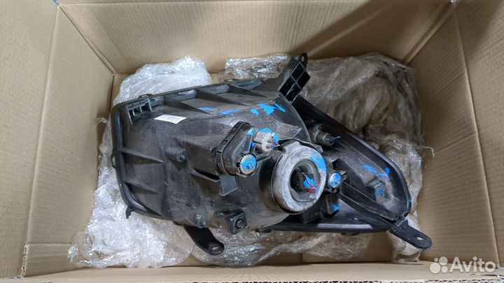 Фара (передняя) левая Toyota RAV 4