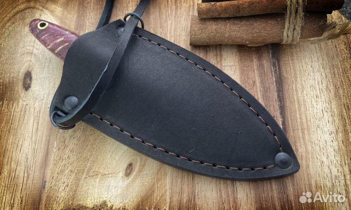 Нож для ношения на шее из стали дамаск