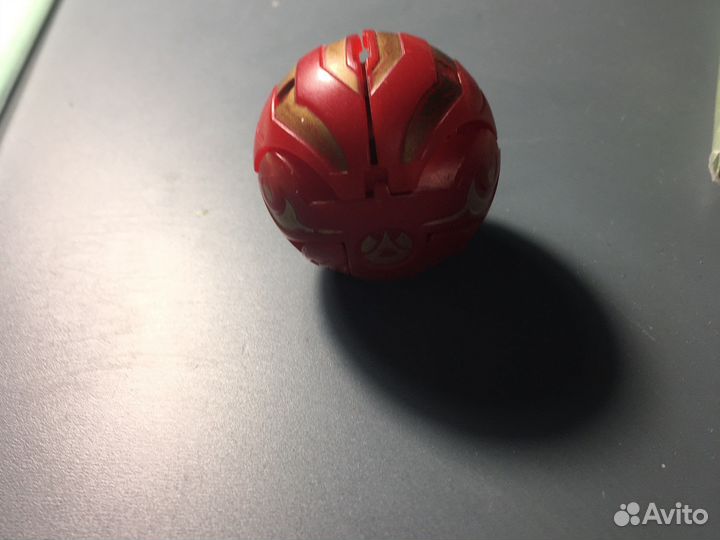 Папуган, красный