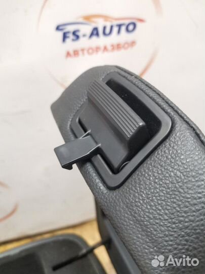 Подлокотник Kia Sportage 2 SUV 2.0 crdi D4EA 2005