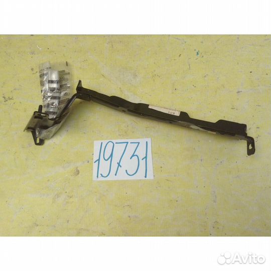 Audi A4 S4 кронштейн переднего крыла нижний левый