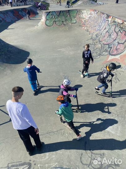 Инструктор по трюковому самокату