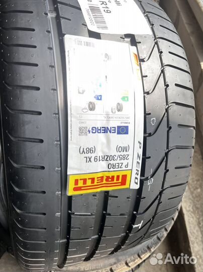 Pirelli P Zero 285/30 R19