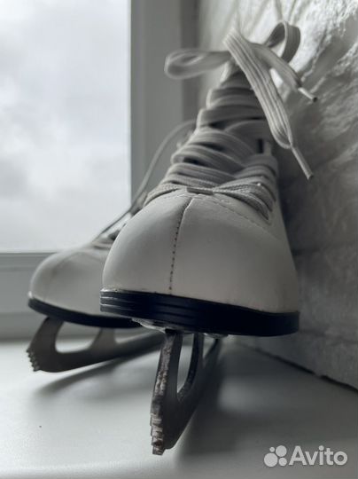 Коньки фигурные бу р.36