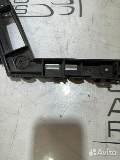 Крепление бампера заднее правое Opel Insignia G09