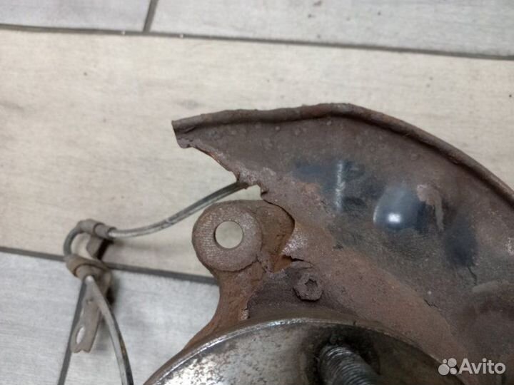 Кулак поворотный передний левый Toyota Corolla