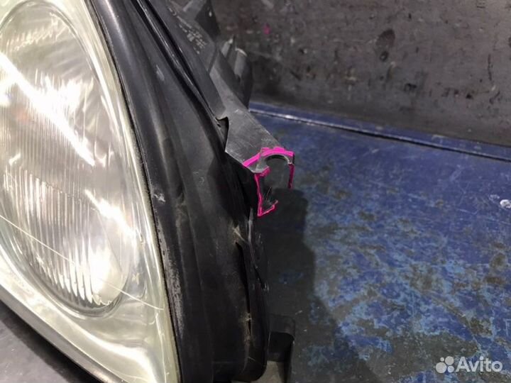 Фара ксенон правая Lexus Sc430 UZZ40