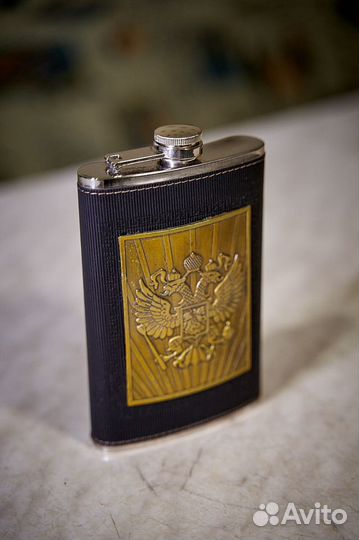 Фляжка с гербом России