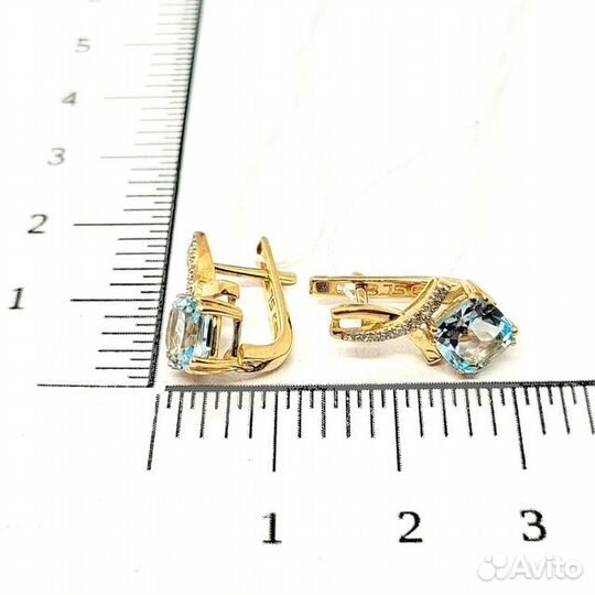 Золотые серьги с камнем