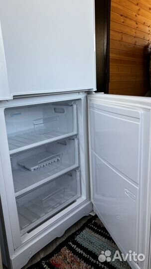 Холодильник Indesit бу