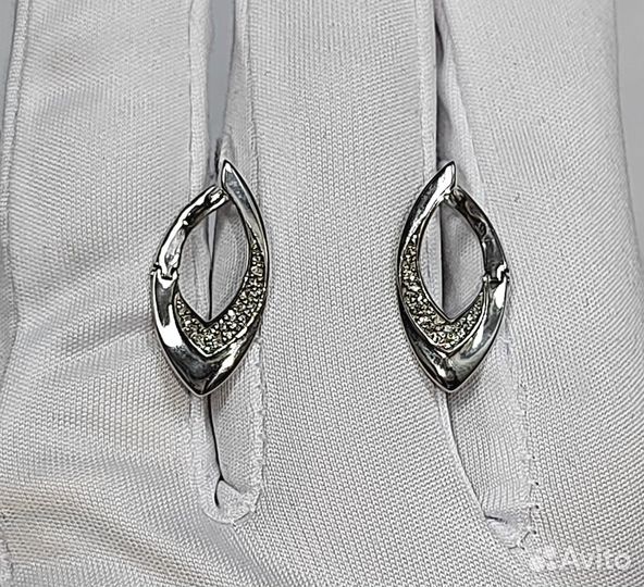 Золотые серьги с камнем