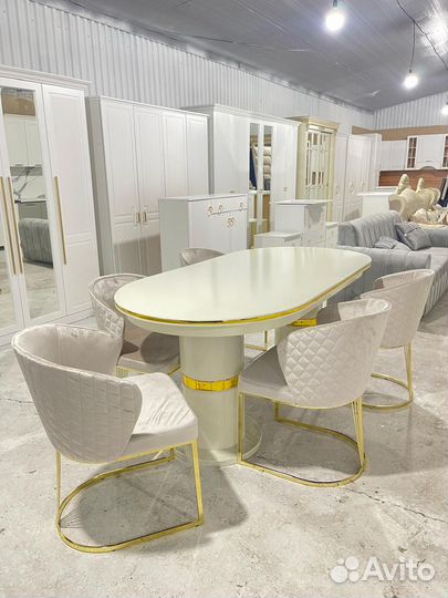 Стол и стулья