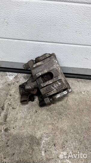 Суппорт задний левый мазда 3