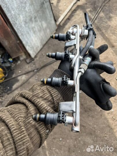 Топливная рампа AEB 1.8T 280150447