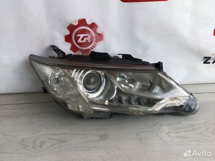 Toyota Camry V55 Фара правая