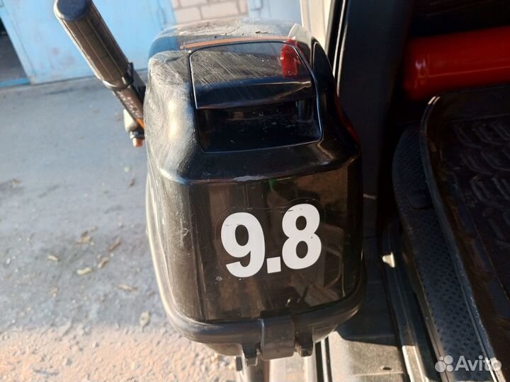 Продаю отличный лодочный мотор 9.8