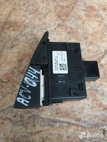 Кнопка аварийного сигнала Skoda Octavia (A7) 2013